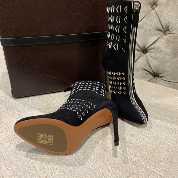 Alaia laser cut detail booties - Picture 4 of 10